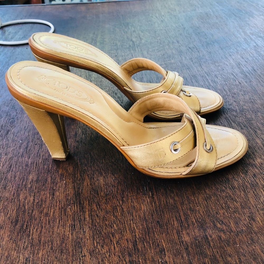 Tod’s gold leather heels